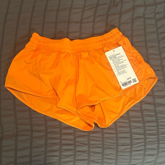 lululemon Hotty Hot Low-Rise Lined Short 2.5" - Picture 2 of 3